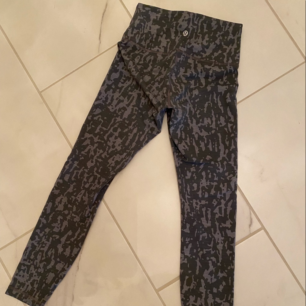 Lululemon size 4 cropped leggings